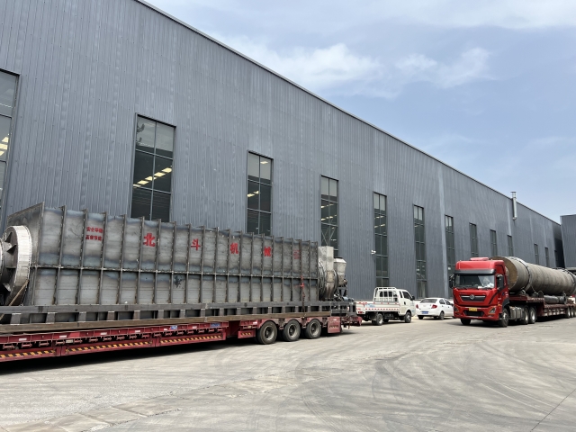 烘干機、炭化機全套生產(chǎn)線，四車浩浩蕩蕩齊發(fā)